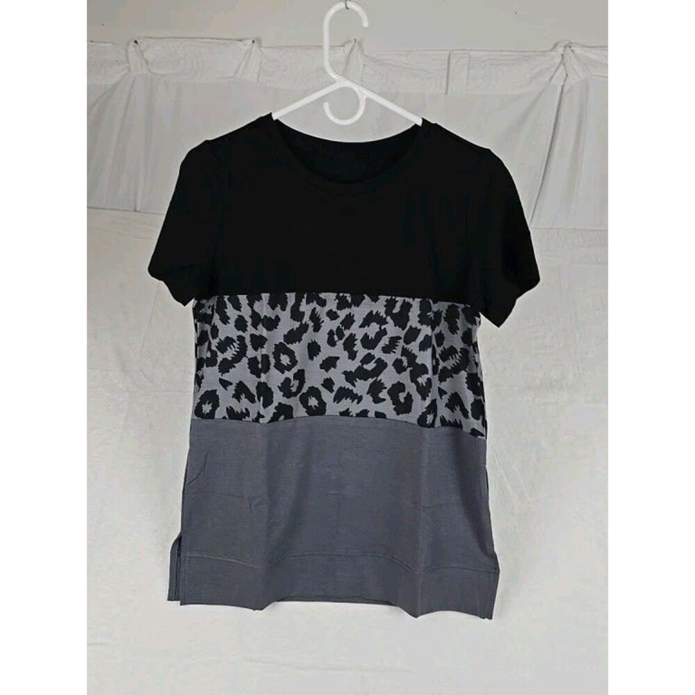 T-Shirt Women’s Small Black Striped Leopard Stretch Knit Top Casual